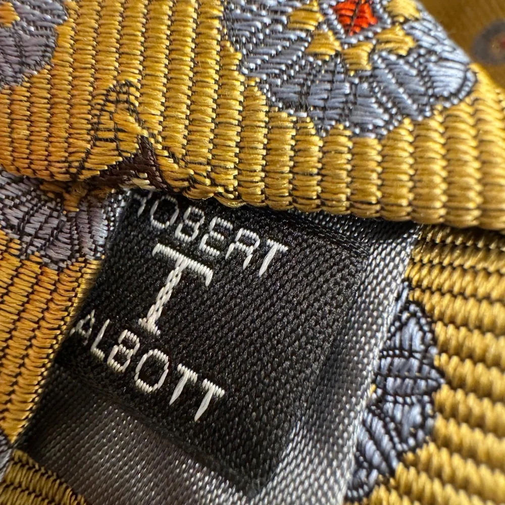 Robert Talbot Studios Silk‎ Tie Gold Paisley Woven